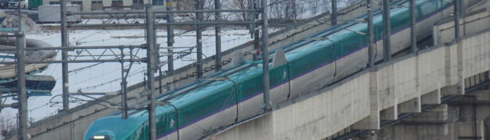 東横INN新青森駅東口からH5系を見る