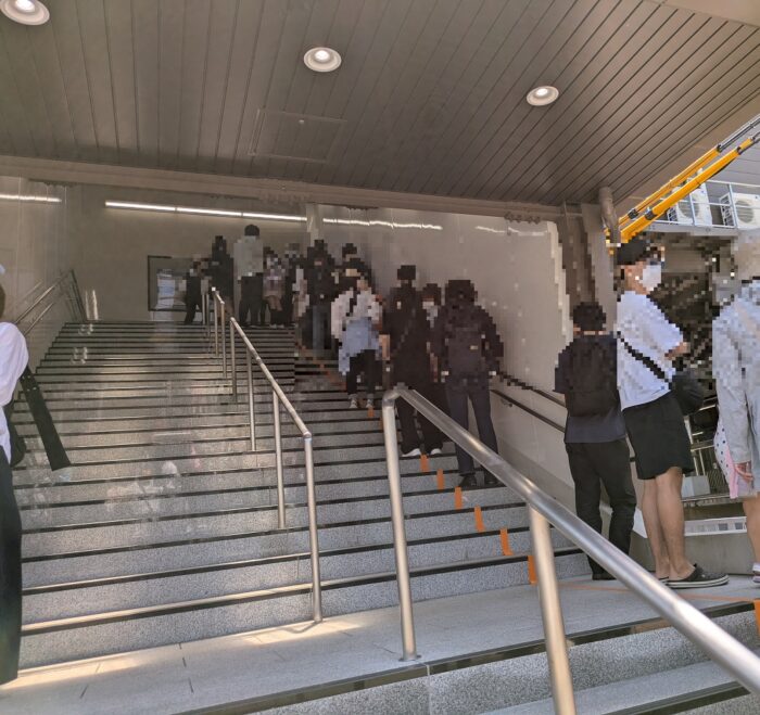 市川ママ駅グッズ購入の行列