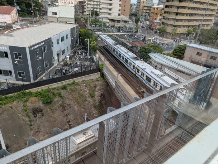 みくにん広場の南海線とJR線の交差