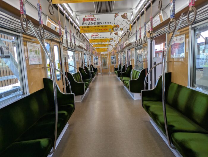 北大阪急行電鉄9000形電車の車内