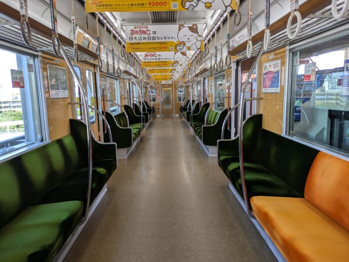 北大阪急行電鉄9000形電車車内のシート