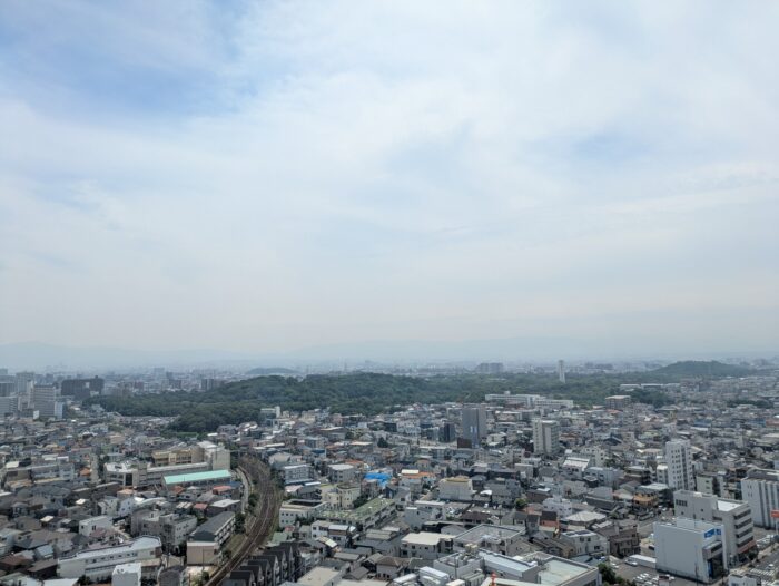 堺市役所展望ロビーから仁徳天皇陵墓を見る