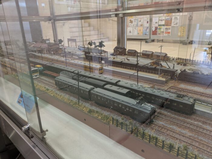 西部公民館の下総中山駅のジオラマ作品の展示