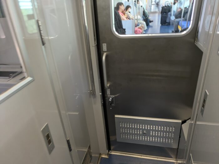 京成3200形の運転席側のドア