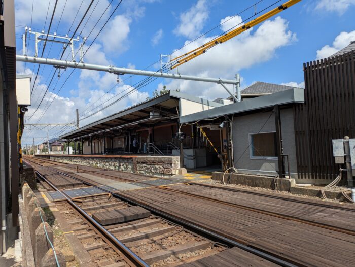 京成中山駅の構内踏切は廃止