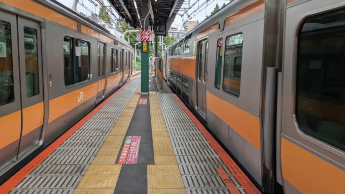 四ツ谷駅ホームは狭い