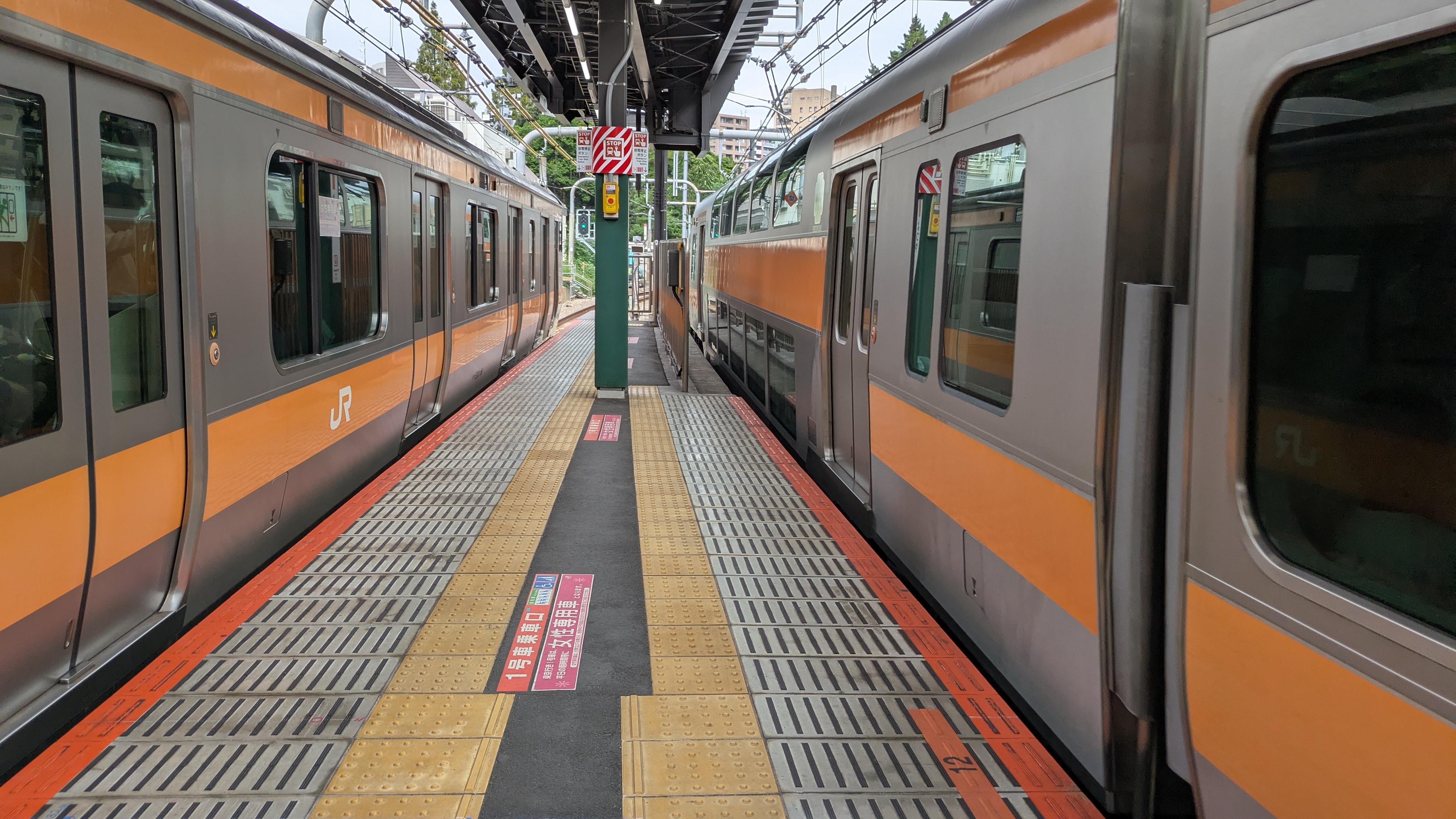 四ツ谷駅ホームは狭い