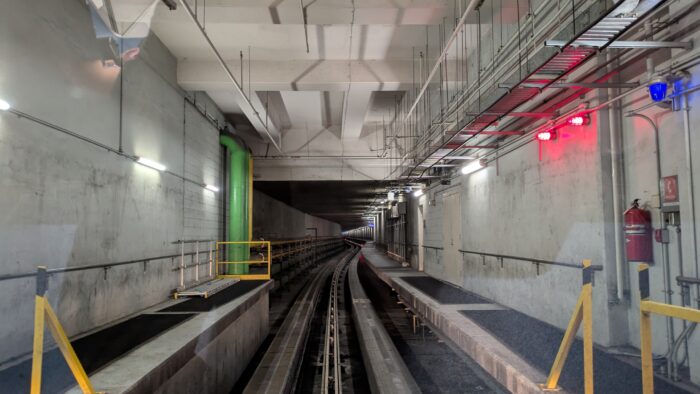 ラスベガス空港のトラムの前面展望