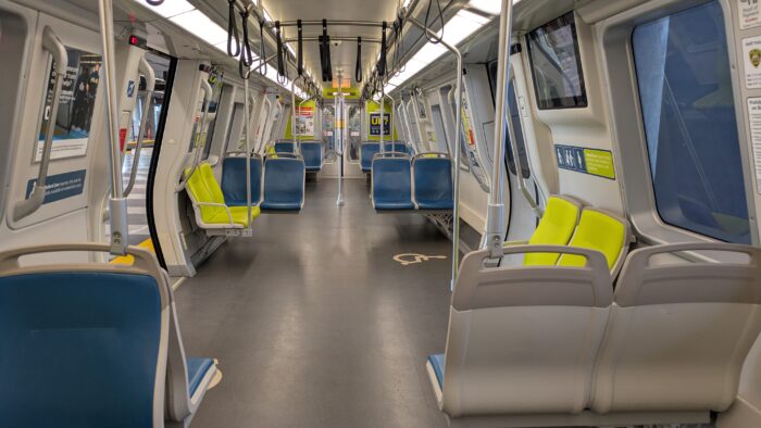 BART(バート)の車内