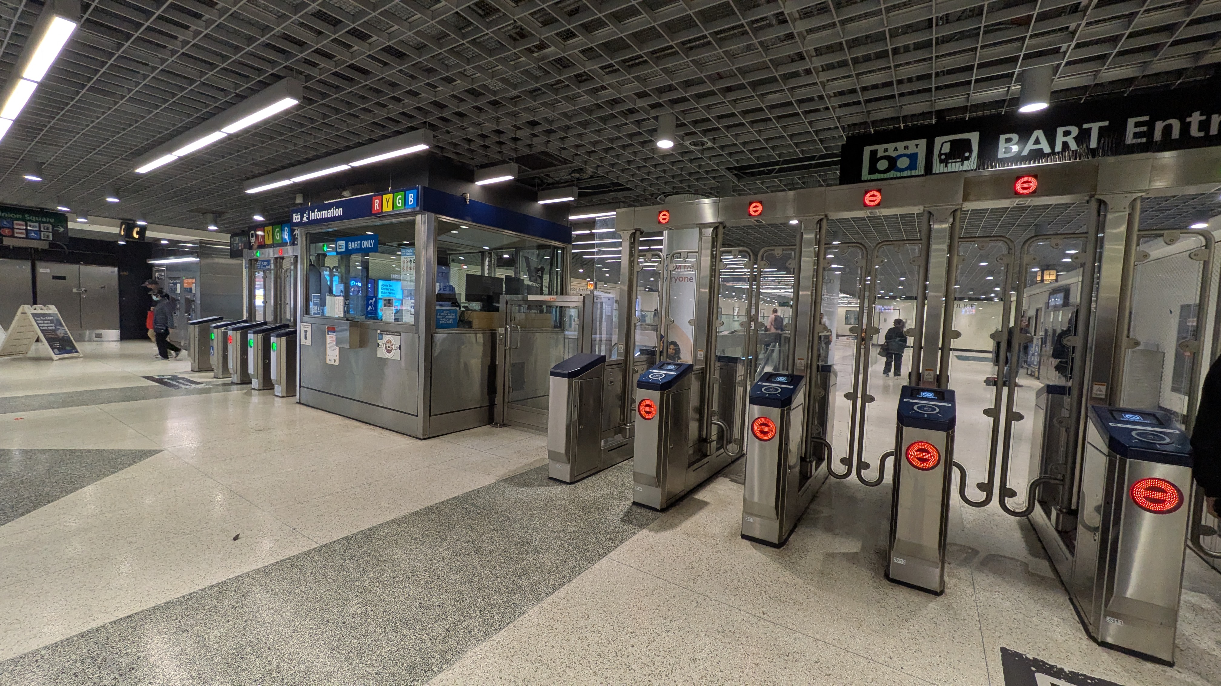 BART（バート）の改札はタッチ決済可能