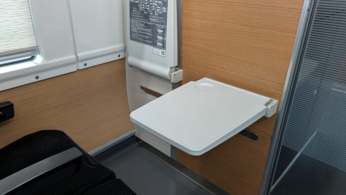 E657系の車端のテーブル