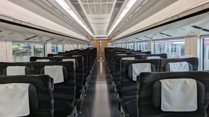 E657系の車内