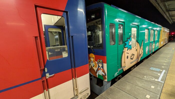 鹿島臨海鉄道のJX金属ラッピング車両の併結