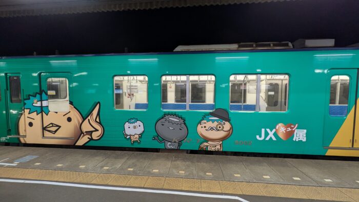 鹿島臨海鉄道のJX金属ラッピング車両の側面