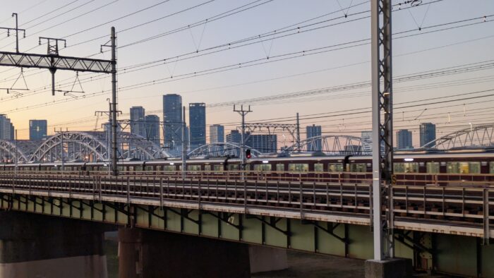 淀川鉄橋(新淀川橋梁)から梅田方面を見る