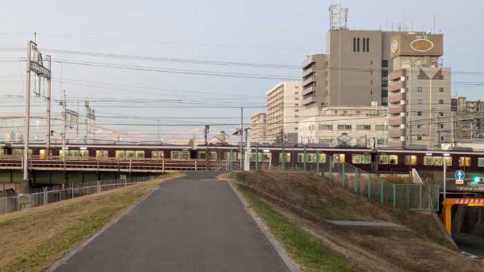 淀川鉄橋(新淀川橋梁)付近のジョギングコース