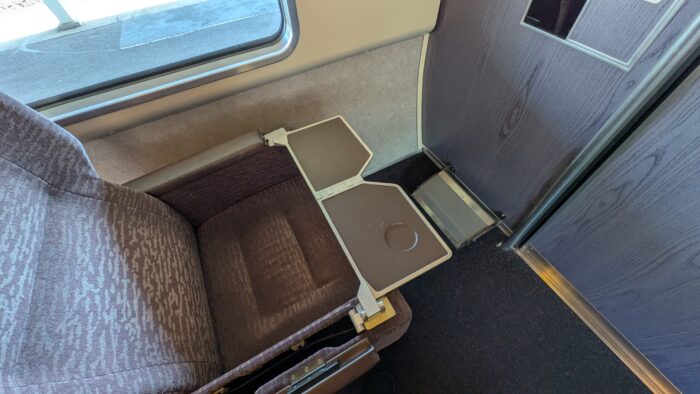 289系グリーン車のテーブル