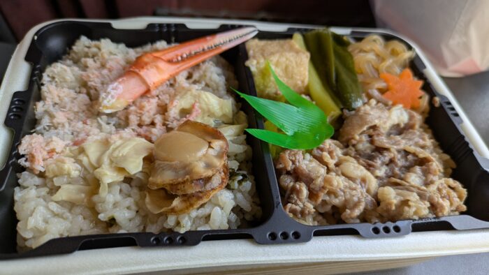 城崎名物あっちっちかにめしとすきやき弁当の中身