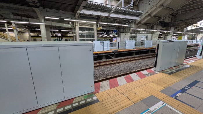 東西線西船橋駅7番線8番線ホームから5番線6番線ホームを見る