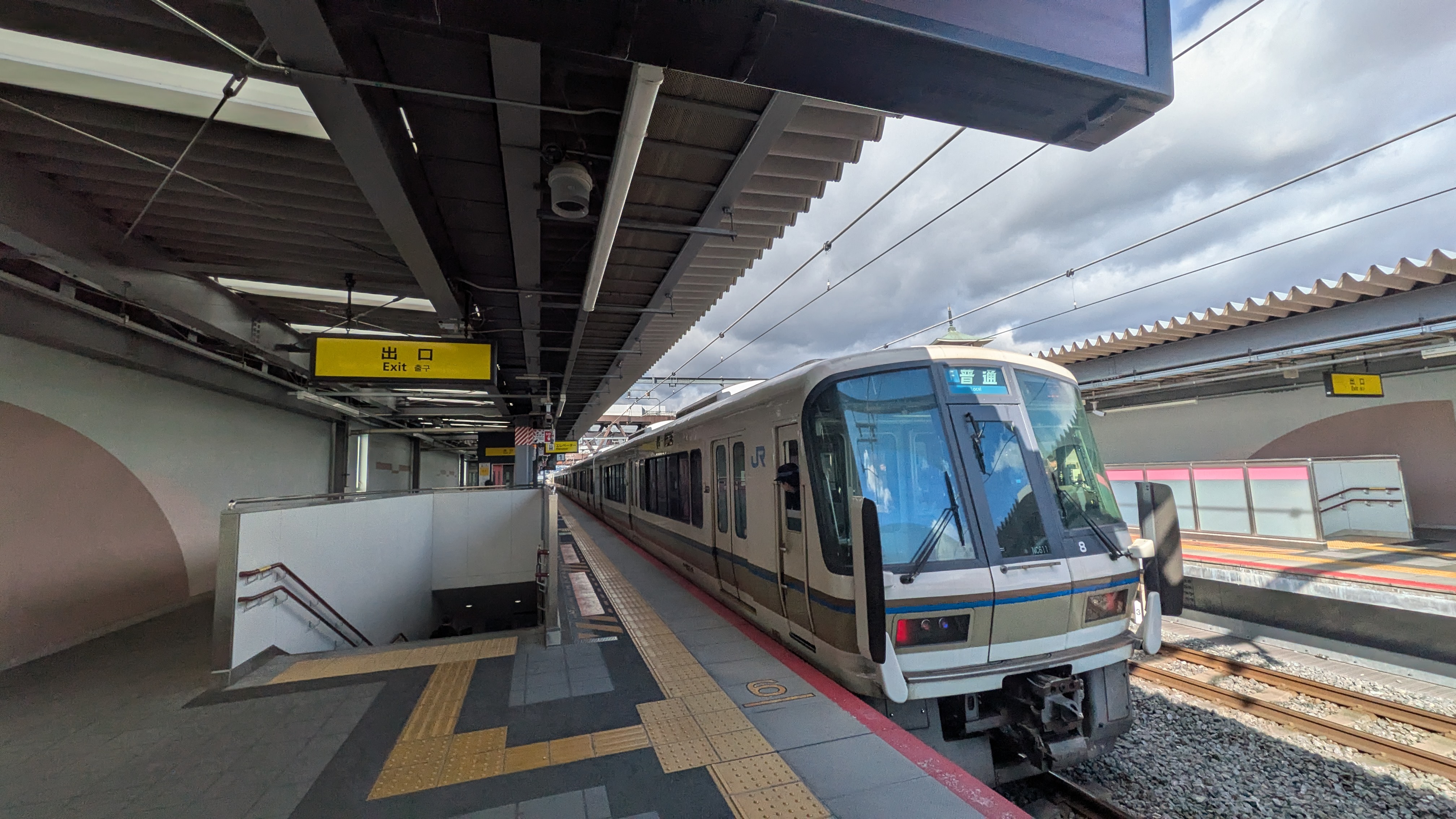 JR淡路駅のホーム