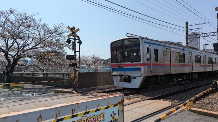 真間川と京成の踏切