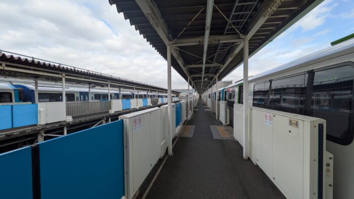 モノレール昭和島駅の通過待ち