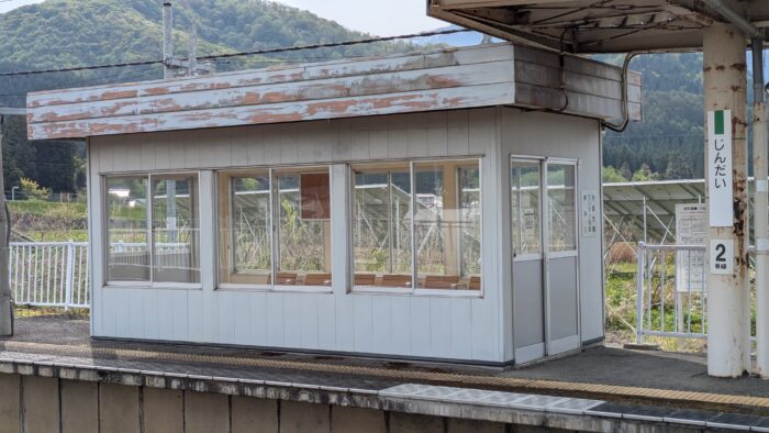 神代駅の待合室