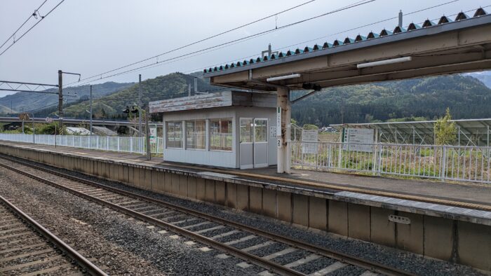 神代駅のホーム