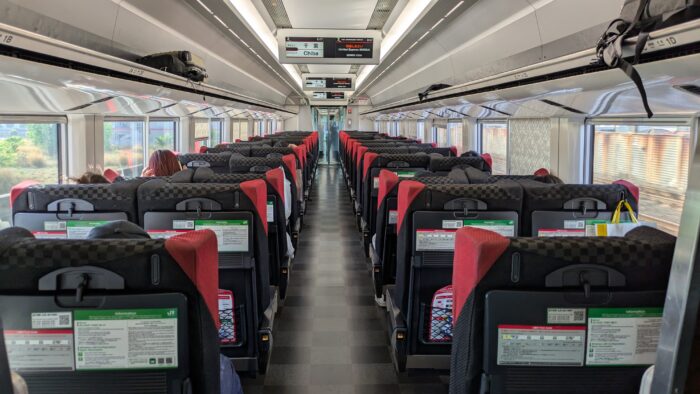 しおさいの車内