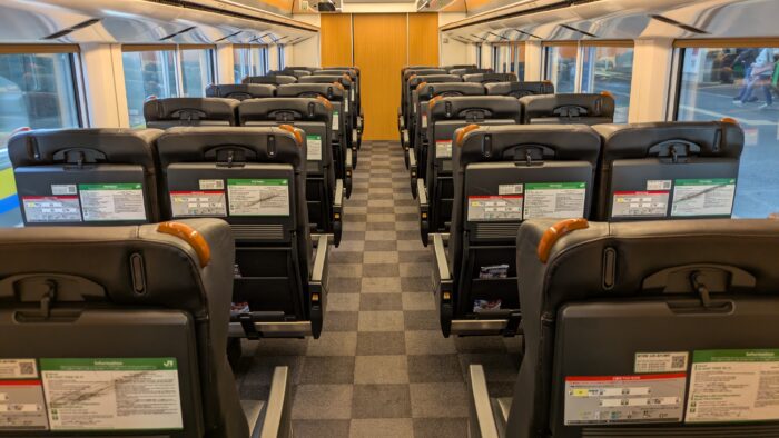 E259系しおさいのグリーン車の車内