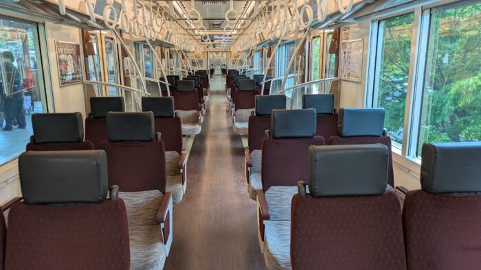 高尾ライナーの車内