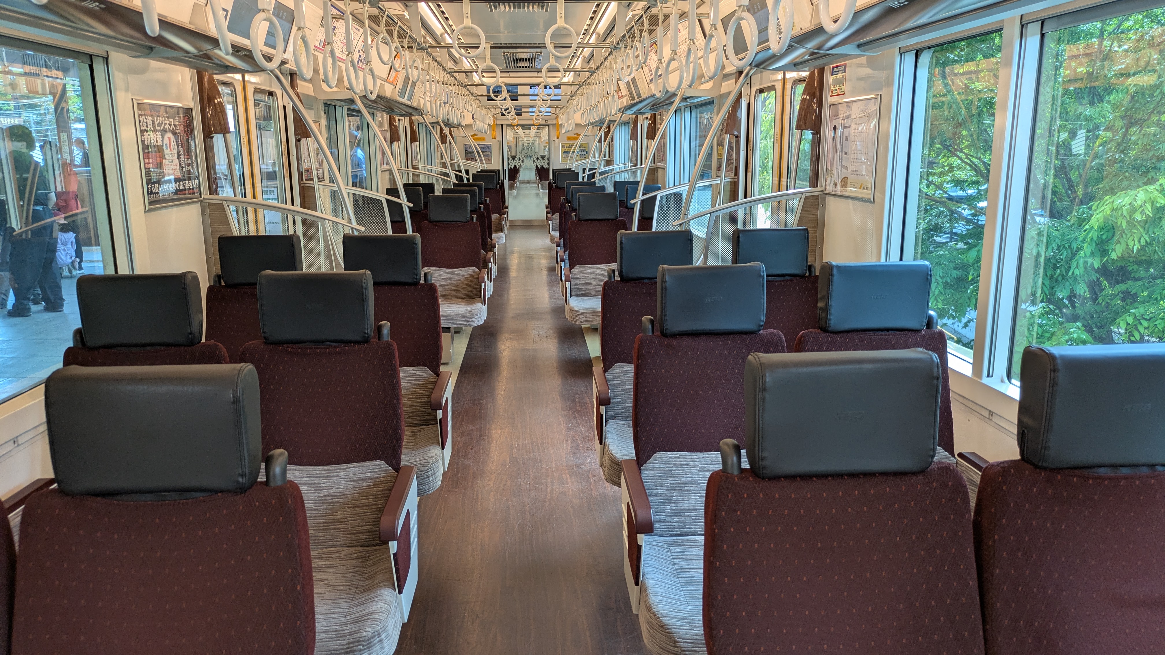 高尾ライナーの車内
