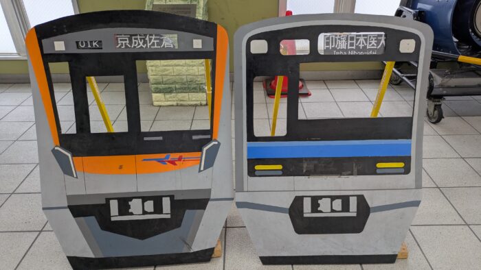 京成高砂駅の顔出しパネル