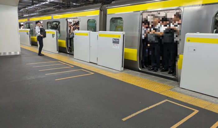 御茶ノ水駅の総武線ホームドア