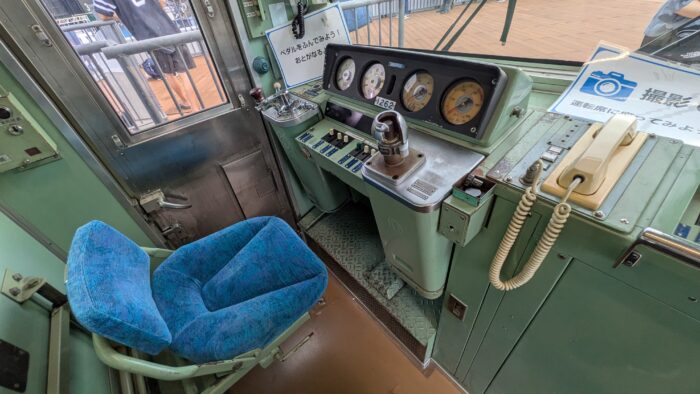 「L-train 101」の運転席