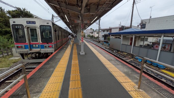 鬼越駅のホーム